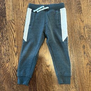 Jcrew boys lightning bolt slim-slouchy sweatpant. Size XS (4-5). Worn twice.